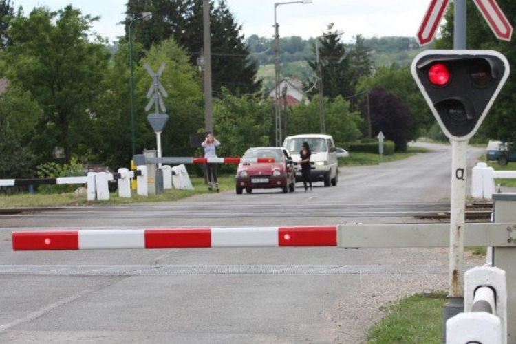 Vasúti átjárókban tart ellenőrzéseket a MÁV és a rendőrség