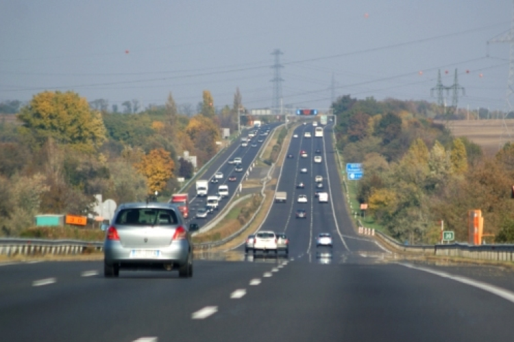 Sokan nem tudják: az autópályán is kötelező jobbra tartani