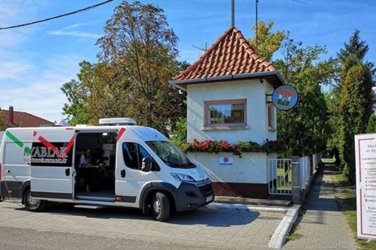 Road show-ra indul a kormányablak busz