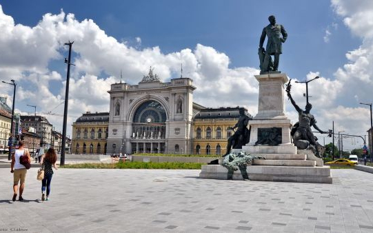 Kizárólag a megfelelő útiokmányokkal rendelkezők szállhatnak fel nemzetközi járatokra a Keletiben