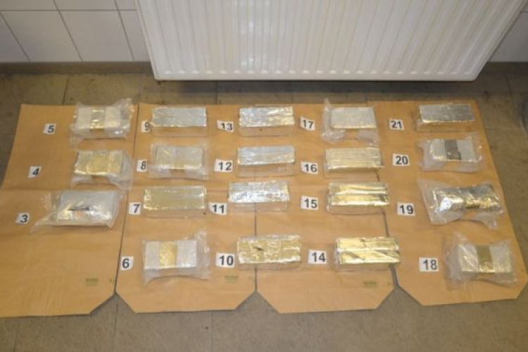 Negyedmilliárdnyi heroin az alvázban