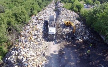 A MÁV elszállítatta az illegális hulladékot a Rákospatak utcai területéről