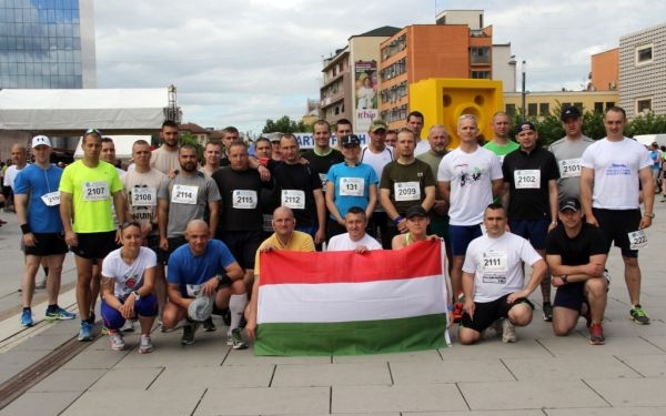 Félmaratont futottak a magyar katonák Koszovóban