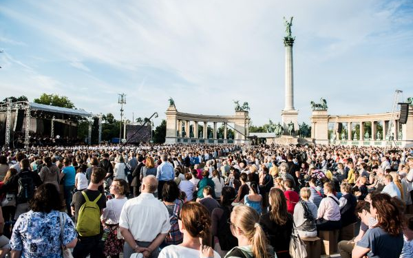 Hódmezővásárhely, Apátfalva és Kecskemét fiataljai táncolnak együtt a világhírű Fesztiválzenekarral