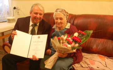 Felköszöntötték Láda Péter Lajosné Julika nénit 90. születésnapján