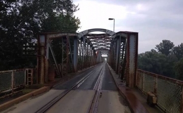 Megújul a 130 éves Kiskörei Tisza-híd