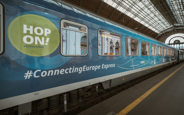 Budapesten a Connecting Europe Express vonata
