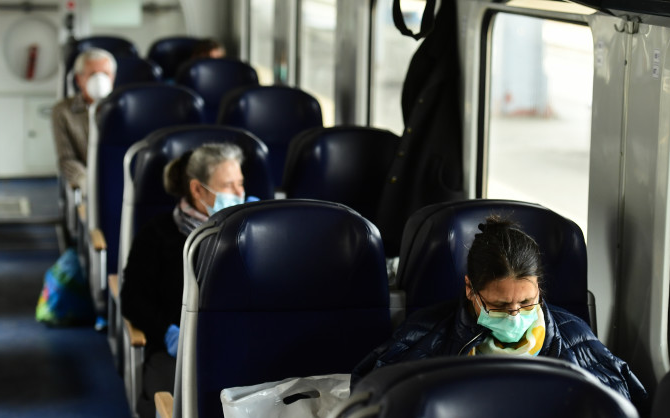 Szigorít a MÁV-START és a Volánbusz: szeptember 15-től leszállítják a maszk nélkül utazókat