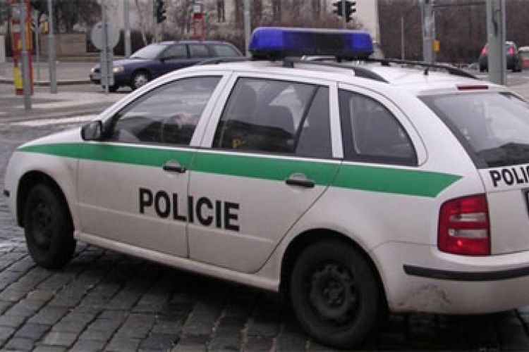 Ötvenegy autót rongált meg egyszerre egy ittasan vezető rendőr Prágában
