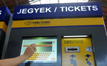 Útvonaltervezéstől a jegynyomtatásig – korszerű automaták egyre több állomáson