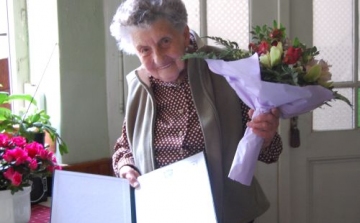 90. születésnapján köszöntötték Dani Mihályné Ilonka nénit