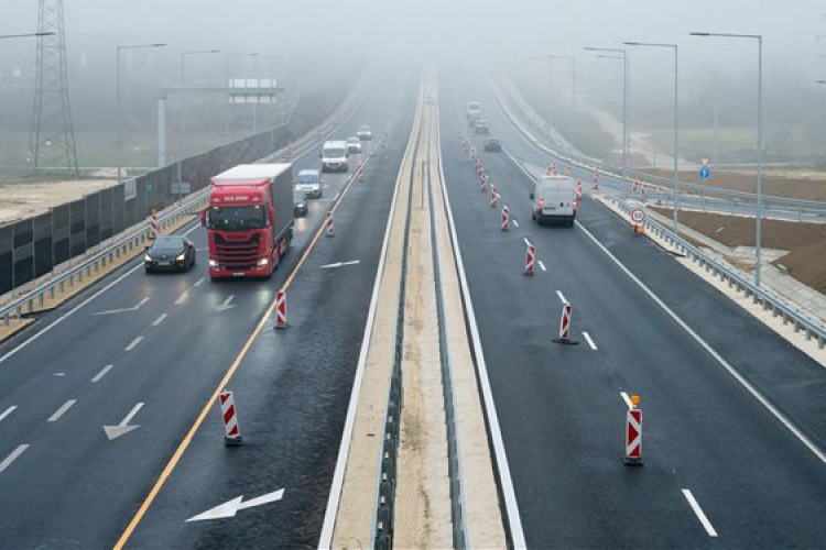 Átadták Veszprémben a 8-as főút déli elkerülő szakaszát