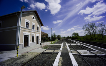 Újabb vasútállomások szépültek meg a Magyar Falu Programban