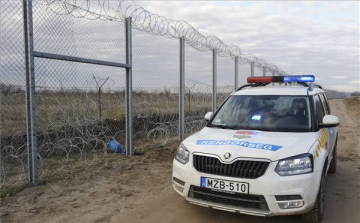 Csaknem háromszáz határsértőt fogtak el a hétvégén