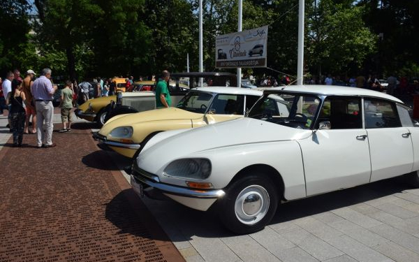 Vásárhely múltjával ismerkedtek a Citroën-találkozó résztvevői