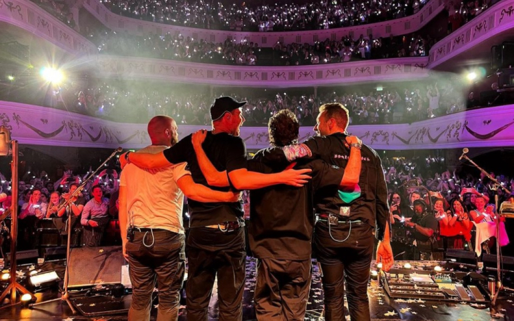 A Coldplay környezetbarát világturnét tervez jövőre