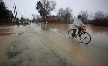 Az árvíz mellett a belvíz is egyre nagyobb gondot okoz 
