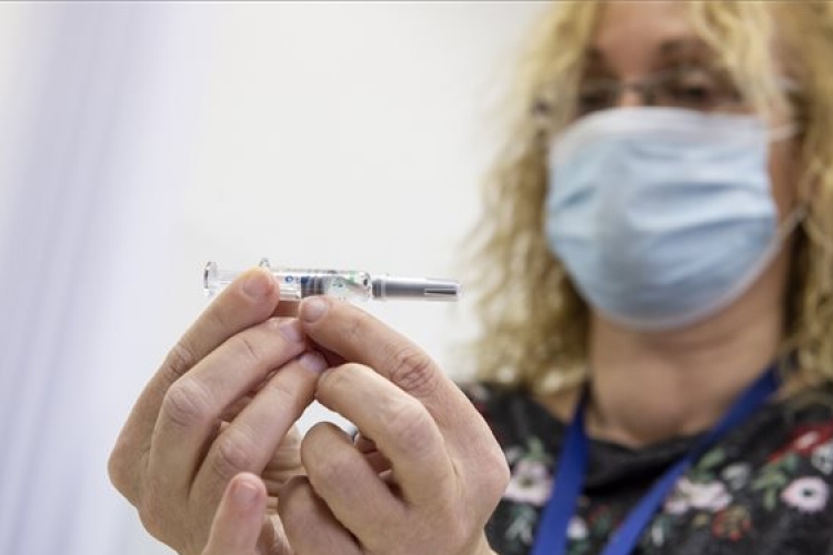 Országos tisztifőorvos: csak a védőoltás javíthat a járványügyi adatokon