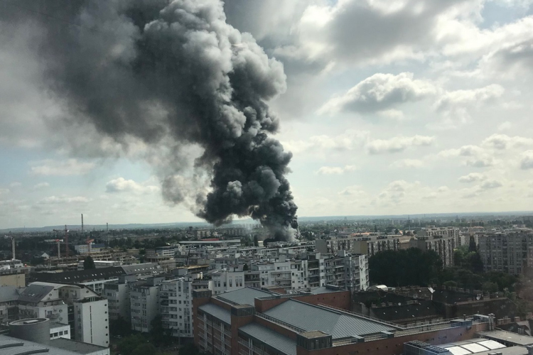 Ég egy háromezer négyzetméteres raktárépület Budapesten