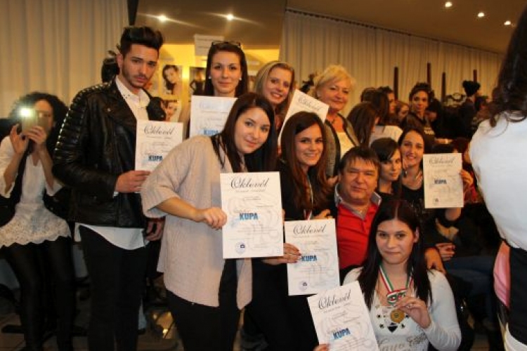 A Szabolcs Kupa 2015 nemzetközi fodrászversenyen szép sikereket értek el a Kalmár Zsigmond Tagintézmény tanulói