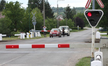 Vasúti átjárókban tart ellenőrzéseket a MÁV és a rendőrség