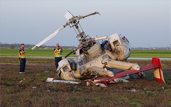 Felszállás közben oldalára borult egy helikopter Körösladány környékén