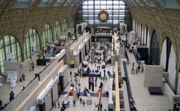 Szaga miatt tessékeltek ki egy családot a párizsi Orsay Múzeumból