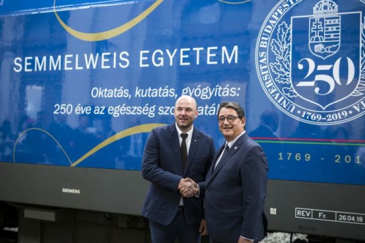 Együttműködési megállapodást kötött a MÁV és a Semmelweis Egyetem