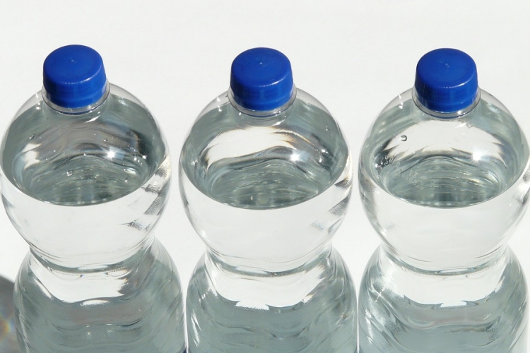 Az italgyártók növelik az újrahasznosított műanyagok arányát 