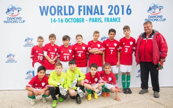 Gyermekotthonokban élő fiatal futballisták képviselték Magyarországot a Danone Higgy az Álmaidban világkupán