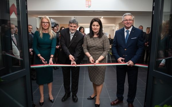 Új kormányablak nyílt Szegeden a Kereskedő közben