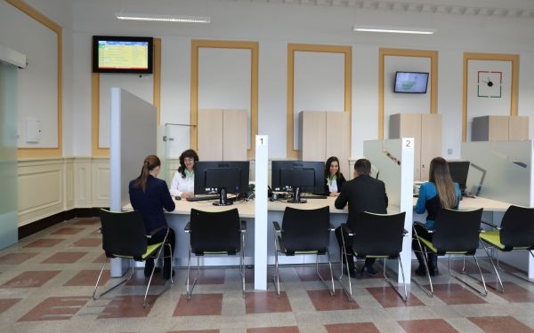 Átadták Fejér megye 14. kormányablakát a székesfehérvári vasútállomáson