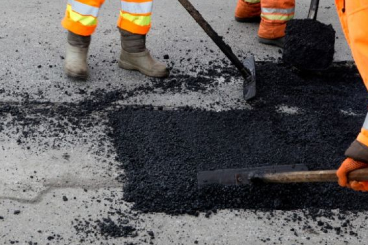 Hétfőtől indul a kátyúzás