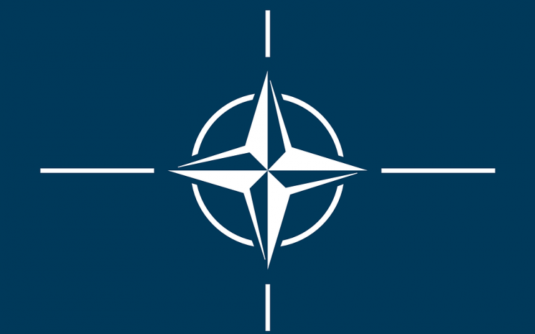 Johnson: Egymilliárd ember biztonságán őrködik a NATO