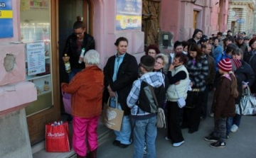 Több száz rászoruló kapott támogatást a februári élelmiszerosztáson