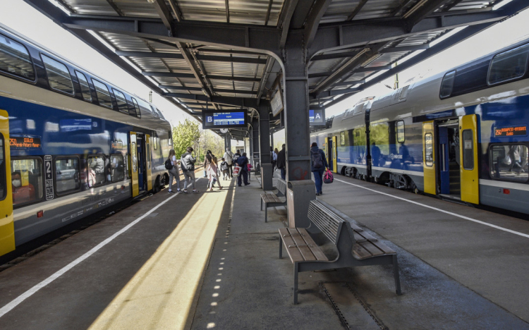 Életbe lépett a MÁV-START, a Volánbusz és a H8-as, H9-es HÉV vonalak új menetrendje