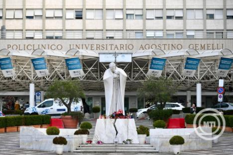 Ferenc pápa azt kéri a hívektől, hogy imádkozzanak érte