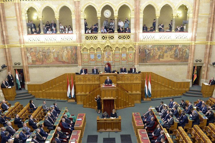 Utoljára véleményezhetik az alaptörvény-módosítást a képviselők