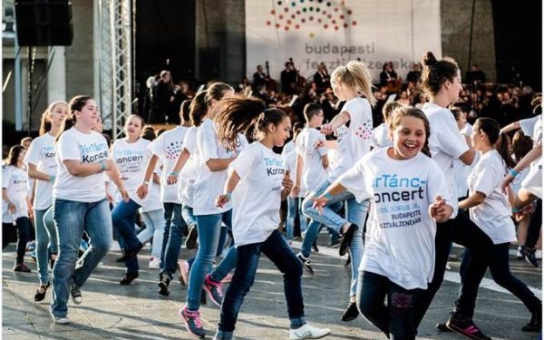 5 régióban 500 hátrányos helyzetű fiatalt táncoltatott meg a BFZ